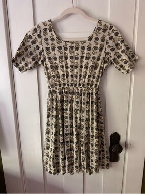 Girl’s Cream Floral Print Short Sleeve Dress with elastic waist